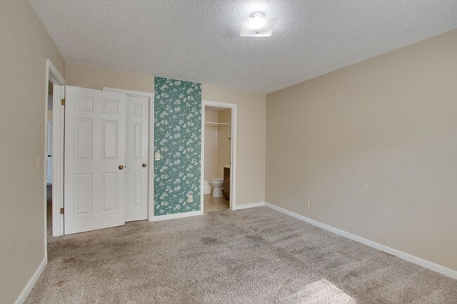 Building Photo - 6201 Friar Tuck Dr NW
