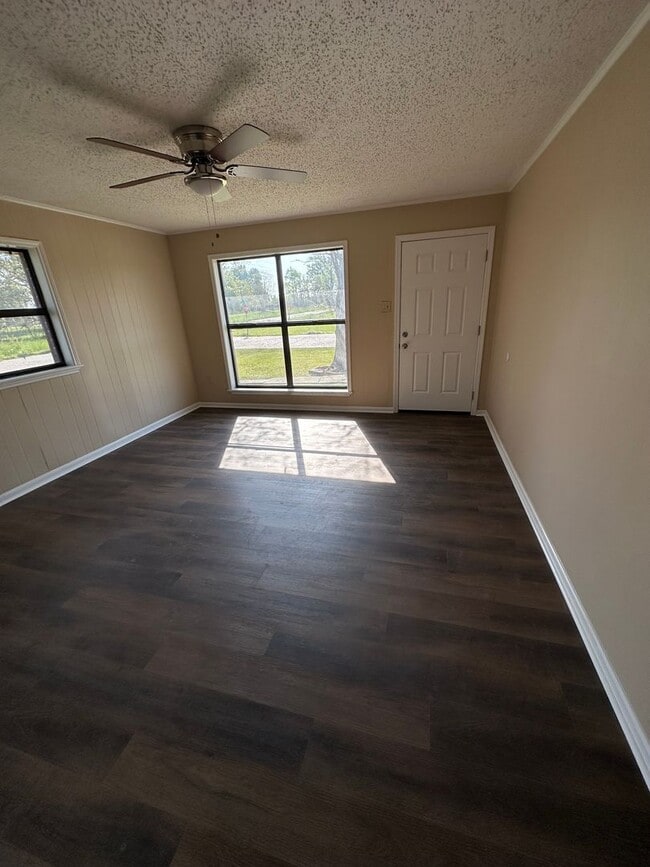 Building Photo - Newly renovated 3 bedroom 2 bath in East Houma