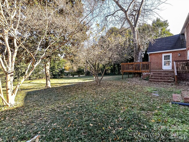 Building Photo - 711 Mt Vernon Ave