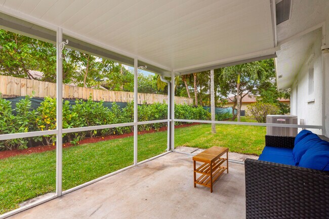 Building Photo - 812 NW 6th Ave