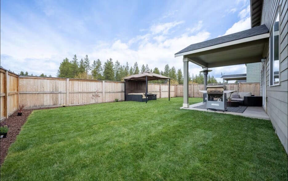 Building Photo - 16496 Pine Creek Dr