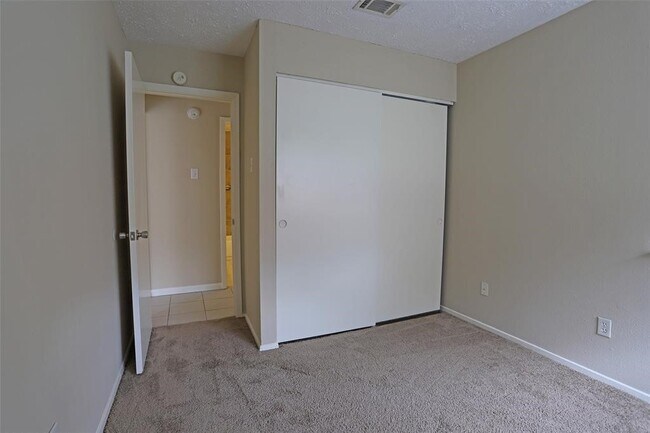 Building Photo - 11011 Shadowfield Dr