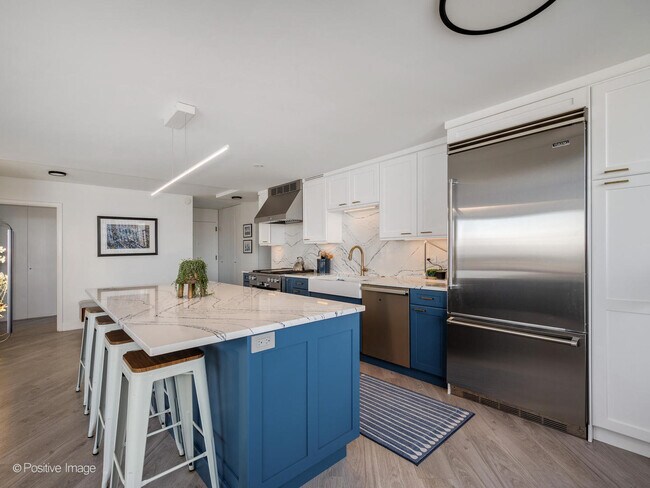 Building Photo - 2800 N Lake Shore Dr