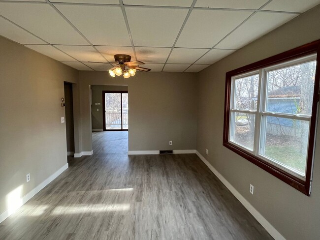 Building Photo - 4 Bed 2 Bath in Wausau! Deposit Special : ...