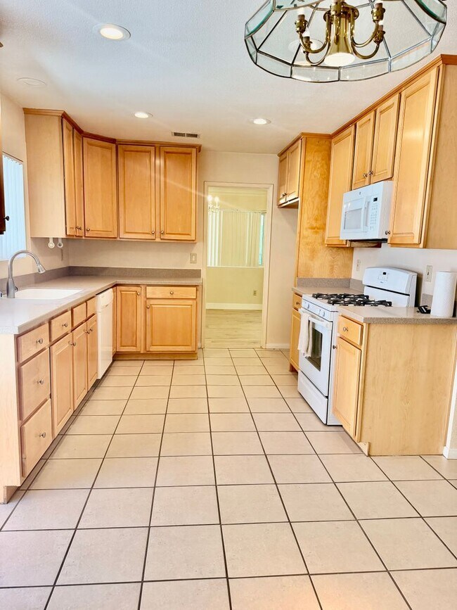 Building Photo - 228 Eagleview Pl