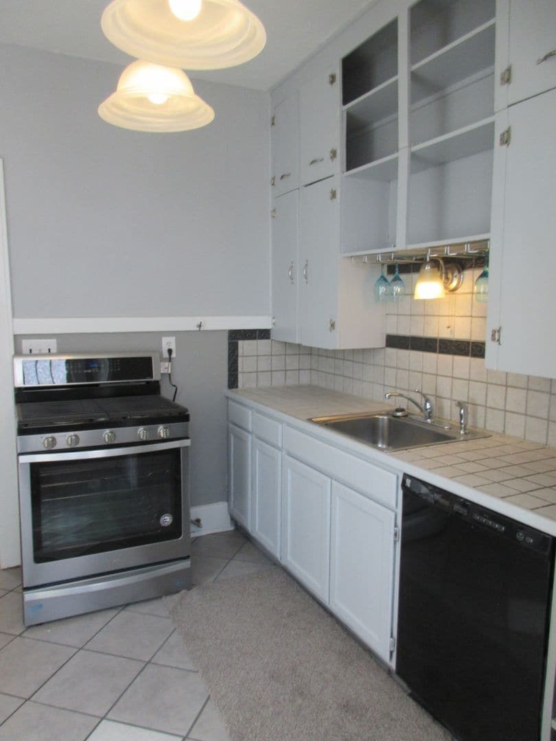 Building Photo - 702 28th St