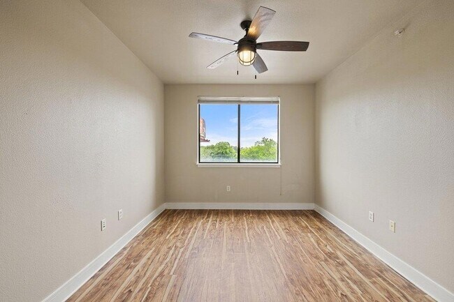 Building Photo - 3016 Guadalupe St