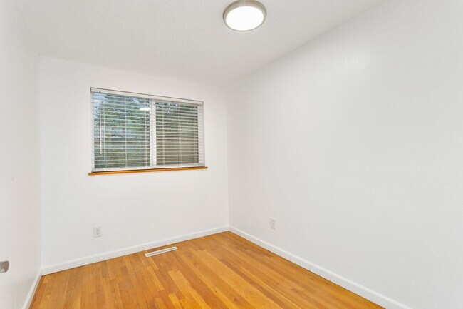 Building Photo - Charming Lakewood Rambler 3bd 1.5 bath