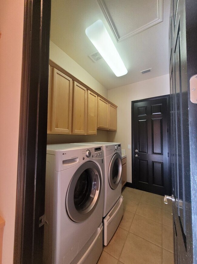 Building Photo - Lake front home in Westlake in Natomas, gated community