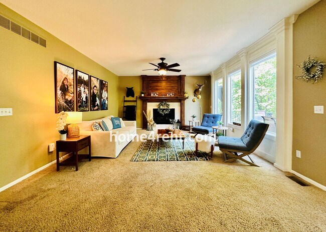 Building Photo - Beautiful Four Bedroom Home in a Quiet Neighborhood w/ an Updated Kitchen, Wood Floors, and a Fin...