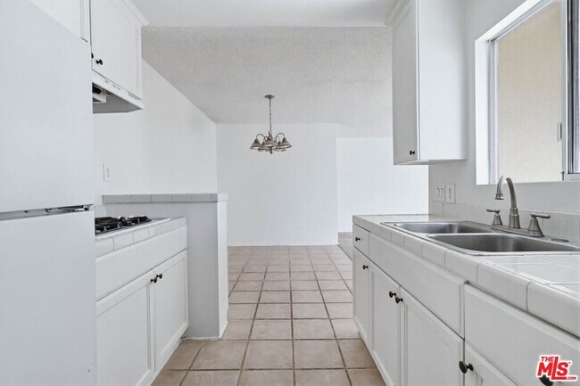 Building Photo - 515 N Alfred St