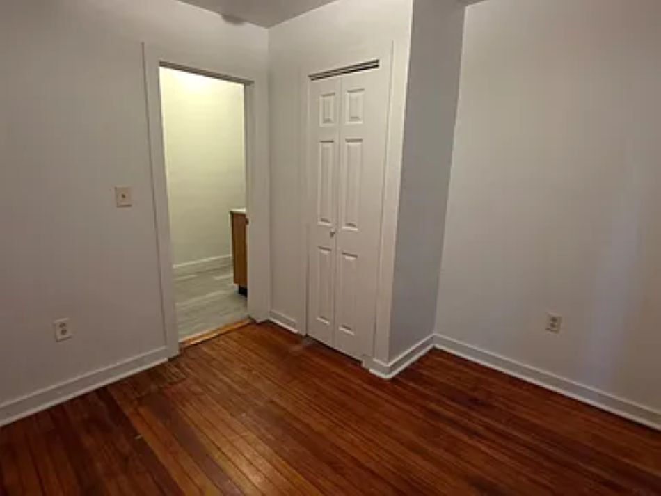 Building Photo - 171 Frank St