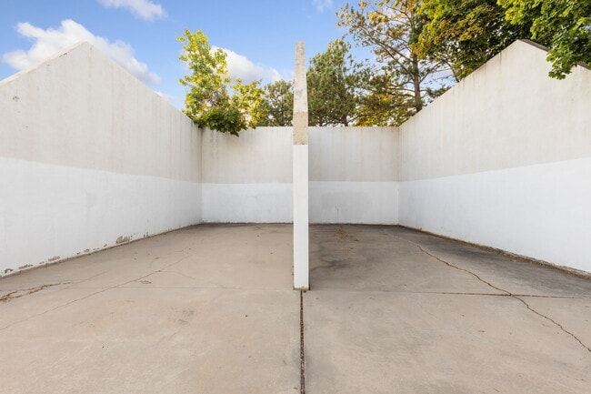 Building Photo - 7770 W 87th Dr