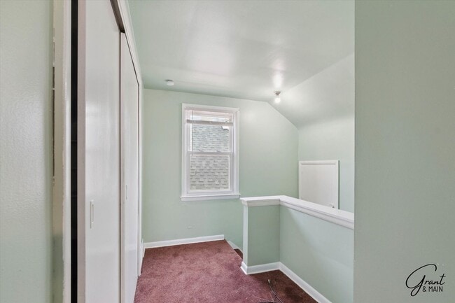 Building Photo - $1250 3 bedroom bungalow