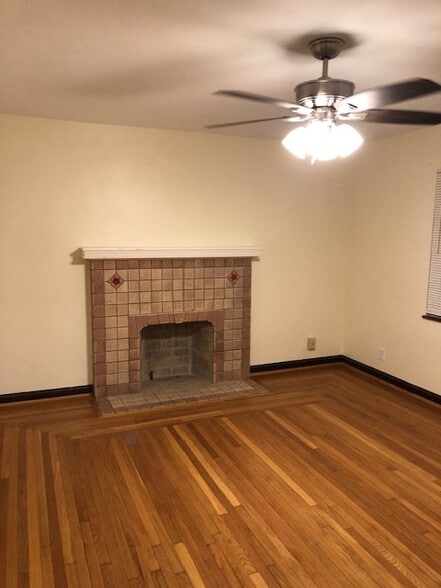 Large Living Room - 3821 Delmar Ave