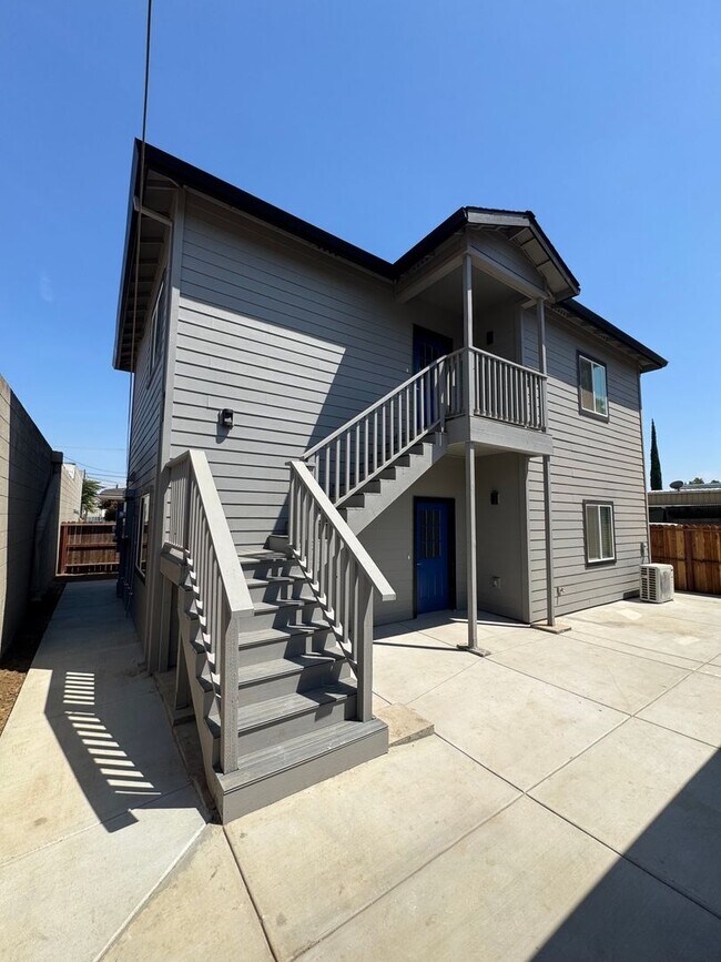 Building Photo - 627.5 N Sacramento St