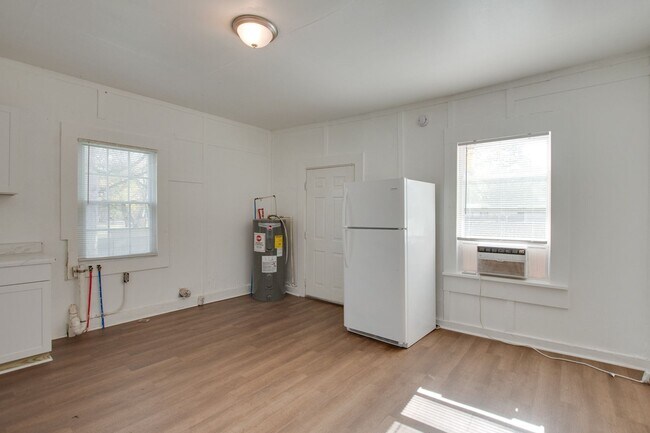 Building Photo - 3701-3703 Fairview St SW