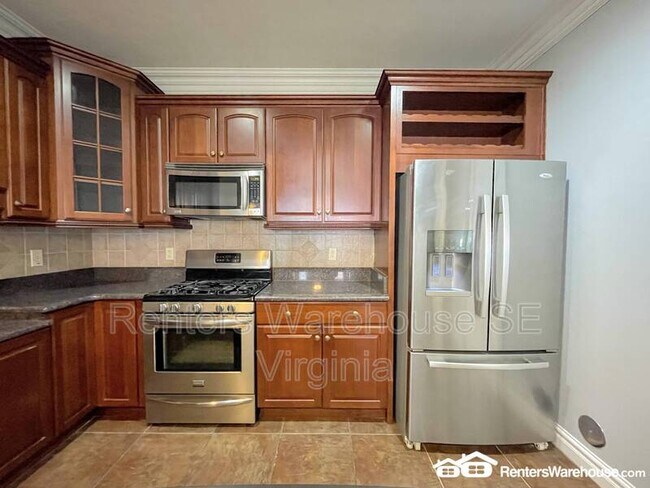 Building Photo - 2940 Hollister Ave