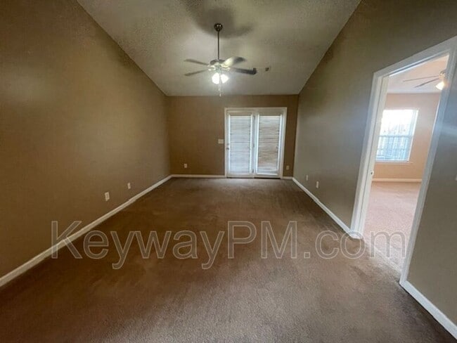 Building Photo - 208 Satomi Way