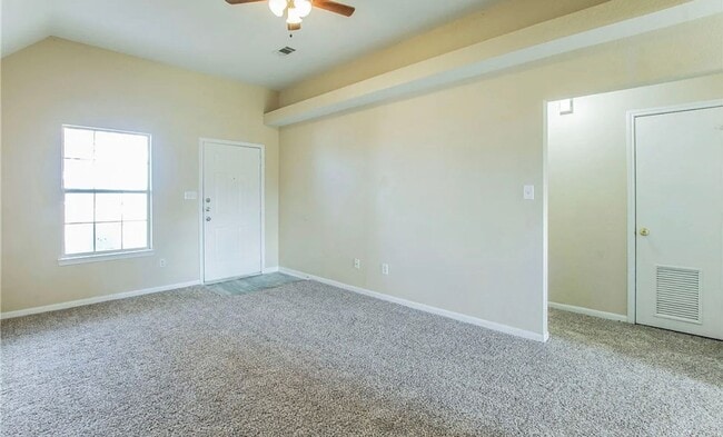 Building Photo - 2 Bed 1 Bath Duplex in Killeen