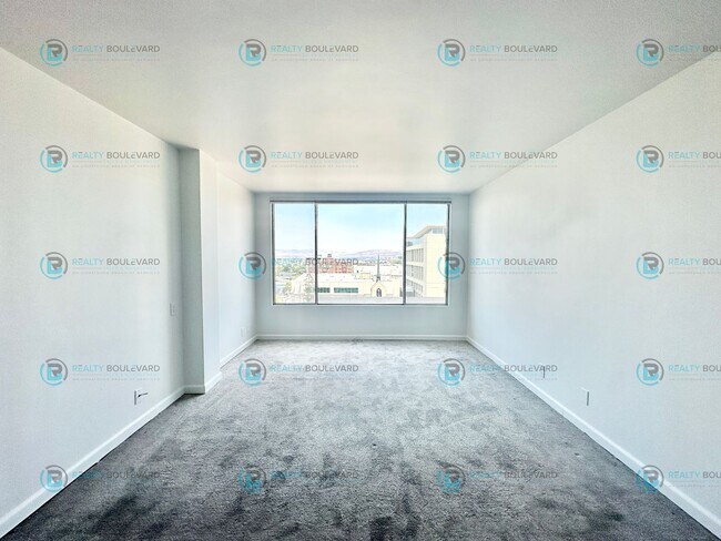 Building Photo - Exquisite 1-bedroom, 2-bathroom condo Overlooking the beautiful Truckee River with covered parking!