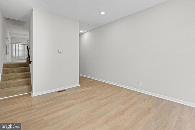 Building Photo - 4 Bedrooms 3 Bathrooms