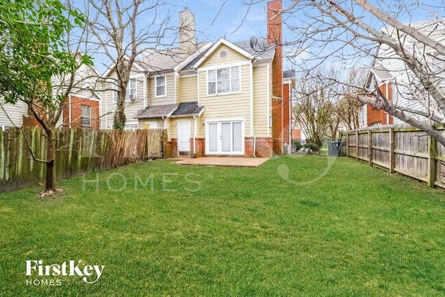 Building Photo - 700 Walnut Woods Cove S