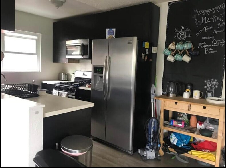 Kitchen (note, come unfurnished, but includes appliances) - 1924 Park Grove Ave