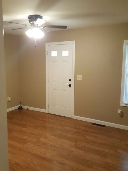 Building Photo - 391 Putnam Pike