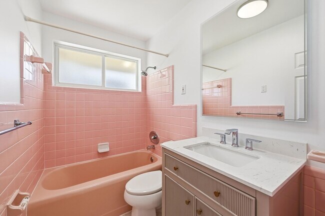 Building Photo - 4454 W Tradewinds Ave