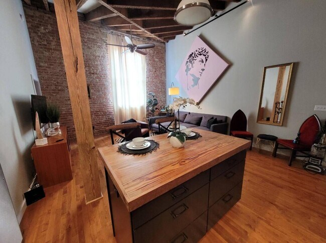 Building Photo - 709 Jackson