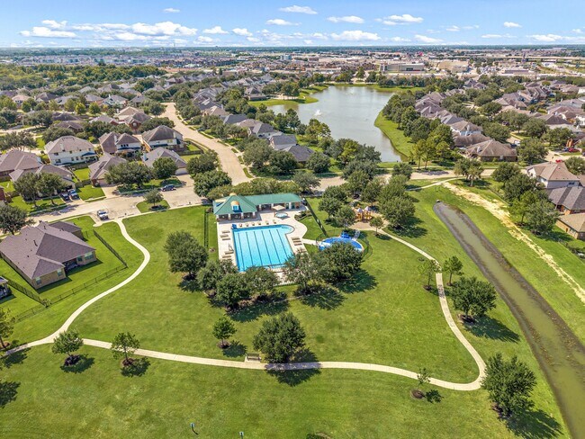 Building Photo - 7711 Summer Shore Dr