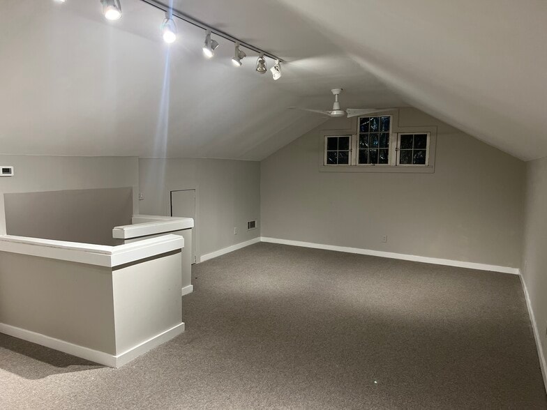 Building Photo - 1170 Monroe Dr NE