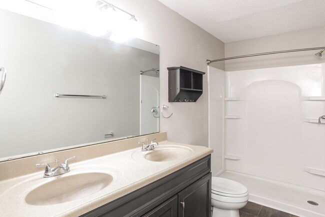 Building Photo - 4509 Connaught E Dr