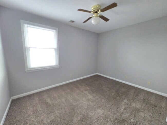 Building Photo - 991 Haggard Dr