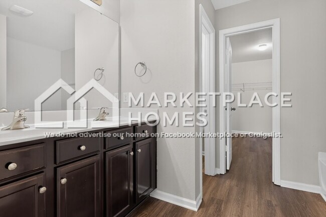 Building Photo - 401 Feather Site Ct