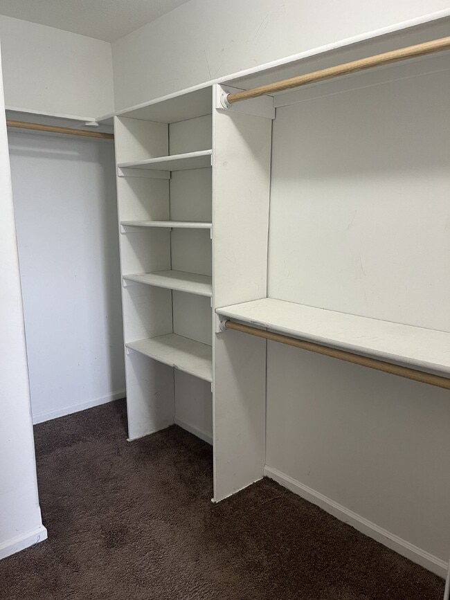 Building Photo - Newer 3-Bed Townhome in NW Columbus, attached double car garage and private back yard!