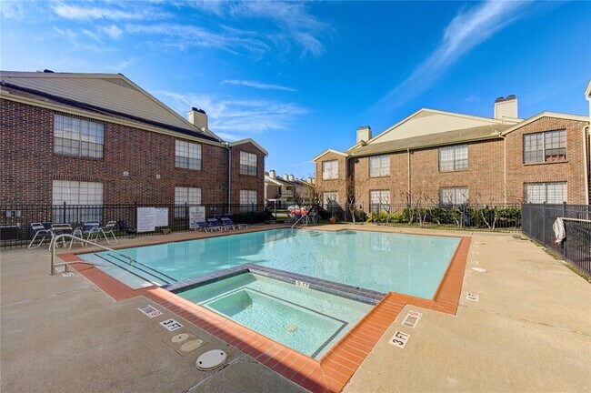Building Photo - 2121 El Paseo St