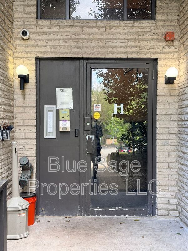 Building Photo - 400 Glendale Rd