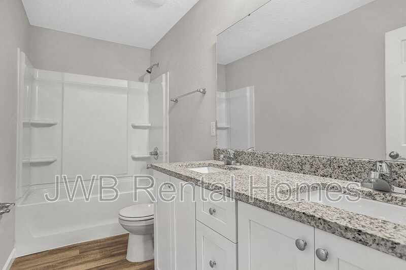 Building Photo - 2132 Clemente Dr