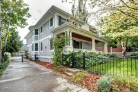 Building Photo - Beautiful Luxury Home Available in Boulder