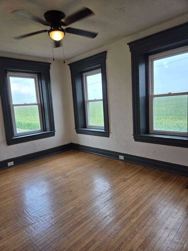 Building Photo - 545 Schoolhouse Rd