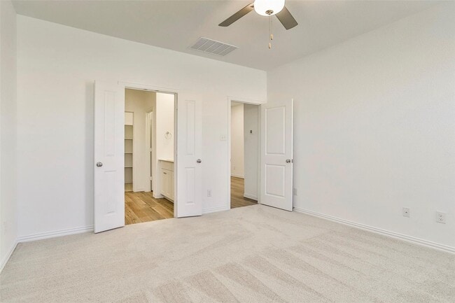 Building Photo - Cute Newer 4-2-2 N Ft. Worth