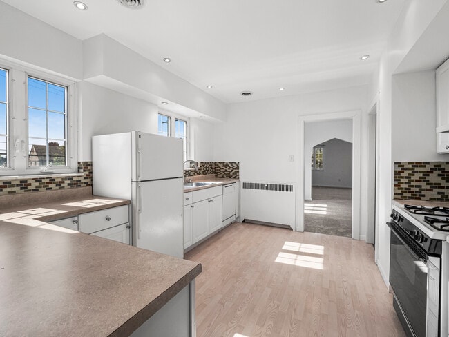 Building Photo - 433 Winterhill St