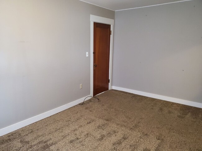 Building Photo - 2010 1st St