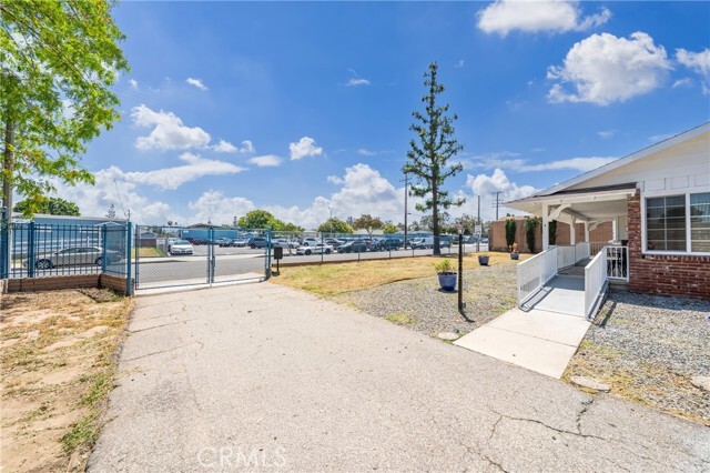 Building Photo - 1345 S Jellick Ave