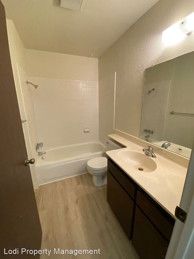 Building Photo - 2440 Cochran Rd