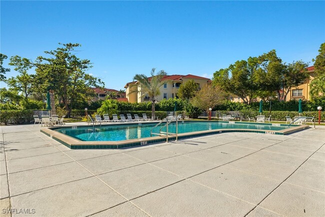 Building Photo - 1518 SW Courtyards Ln