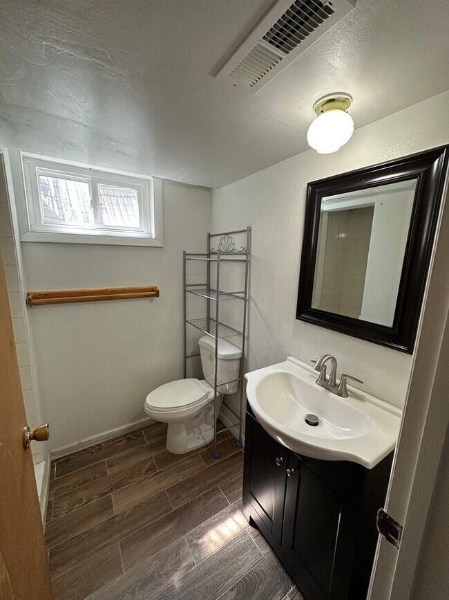Building Photo - 3 BEDROOM, PLUS 2 BONUS ROOMS, 3 BATHROOM ...