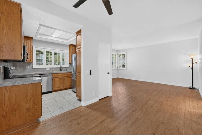 Building Photo - Spacious 2 Bed, 2 Bath Condo in Desirable Northwood